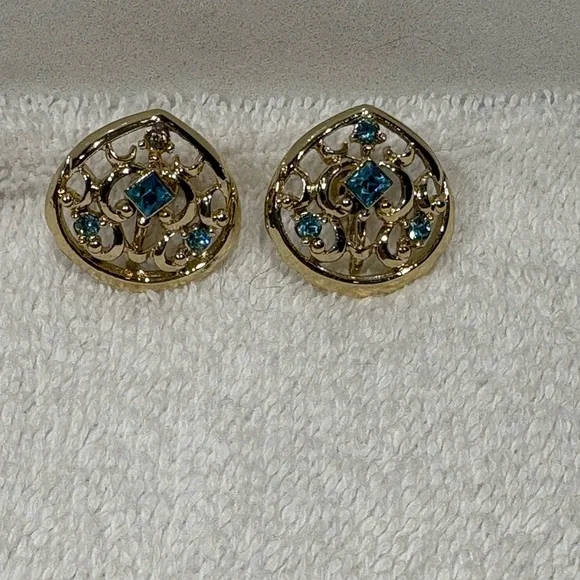 Vintage Gold-Tone Filigree Screw Back Earrings with Blue Rhinestones - Picture 8 of 9